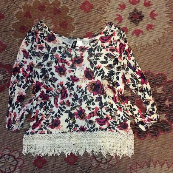 Flower patterned top - Picture 1 of 1